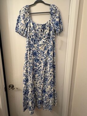 London Times White and Blue Floral Puff-Sleeve Maxi Dress